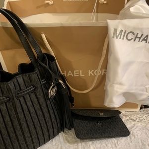 MICHAEL KORS WILLA EXTRA-SMALL PLEATED LOGO TOTE BAG *Black